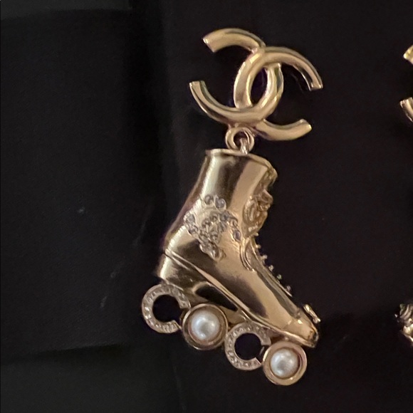 CHANEL Gold Roller Blade Boot Pearl Spells out COCO, interlocking CC Earrings - Picture 6 of 7